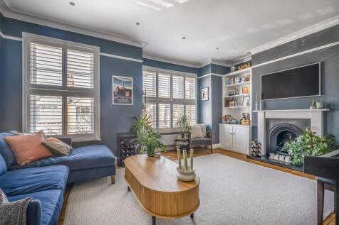 2 bedroom maisonette for sale