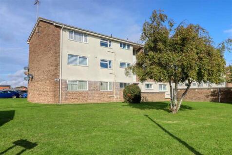 Great Clacton CO15 2 bed apartment for sale