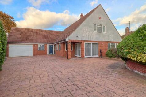 Little Clacton CO16 4 bed detached house for sale