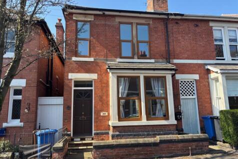 3 bedroom town house for sale