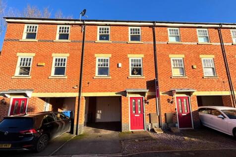3 bedroom town house for sale