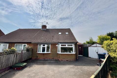 3 bedroom semi-detached bungalow for sale