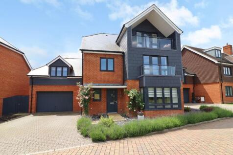 5 bedroom detached house for sale