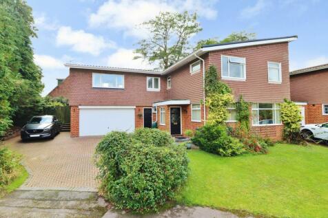 4 bedroom link detached house for sale