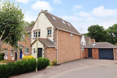 4 bedroom end of terrace house for sale