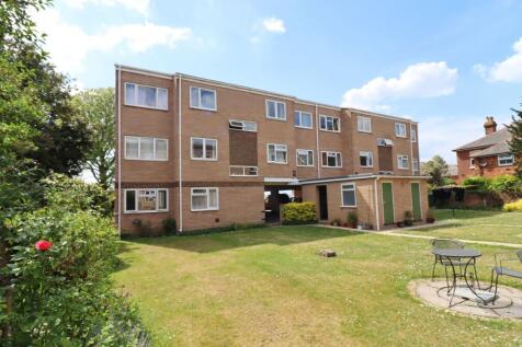 2 bedroom ground floor flat for sale