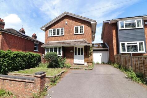 3 bedroom link detached house for sale