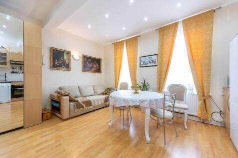 Uxbridge Road, Shepherd's Bush... 2 bed flat for sale