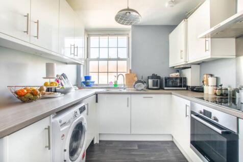Abbey Court, Wendell Park, London, W12 2 bed flat for sale