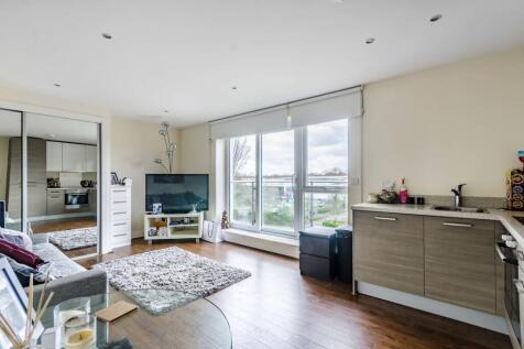 Bromyard Avenue, Acton, London, W3 Studio for sale