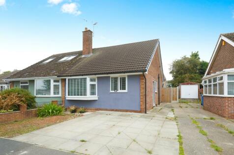 2 bedroom semi-detached bungalow for sale