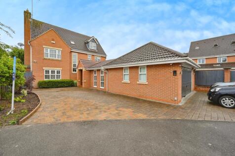 5 bedroom detached house for sale