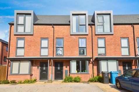 3 bedroom town house for sale