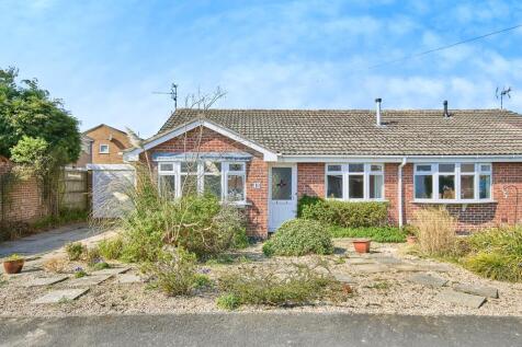 2 bedroom semi-detached bungalow for sale