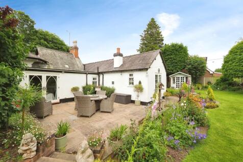 3 bedroom detached bungalow for sale
