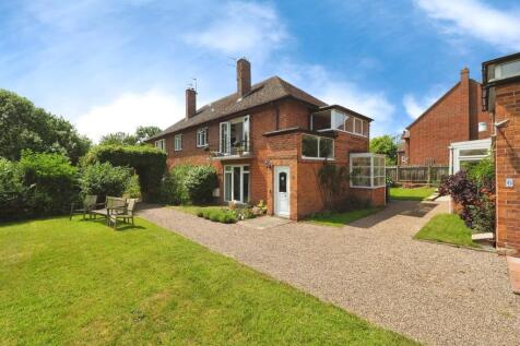 2 bedroom maisonette for sale