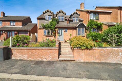 5 bedroom link detached house for sale