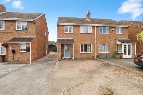 3 bedroom semi-detached house for sale