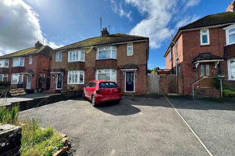 Station Road, Hailsham, East Sussex... 2 bed semi