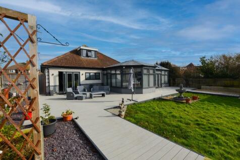 4 bedroom detached bungalow for sale