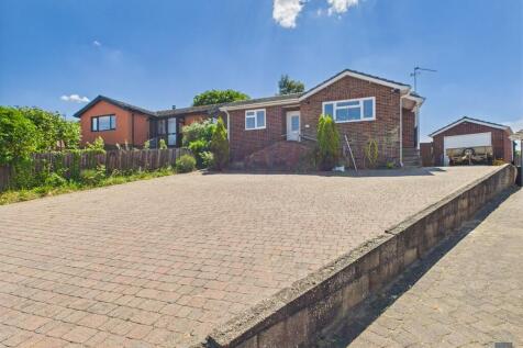 4 bedroom detached bungalow for sale