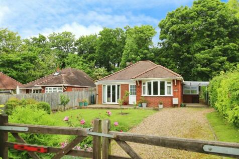 2 bedroom detached bungalow for sale