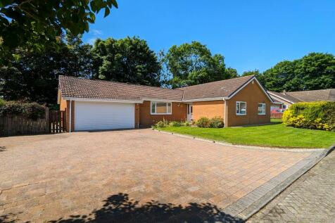 4 bedroom detached bungalow for sale