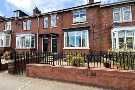 4 bedroom terraced house for sale