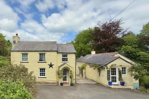 GUNNISLAKE PL18 5 bed detached house for sale