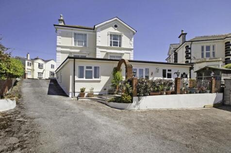 3 bedroom ground floor flat for sale