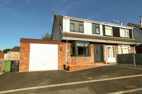 3 bedroom semi-detached house for sale