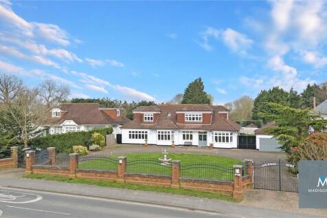 Oak Hill Road, Romford RM4 5 bed detached house for sale