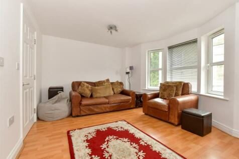 3 bedroom ground floor flat for sale