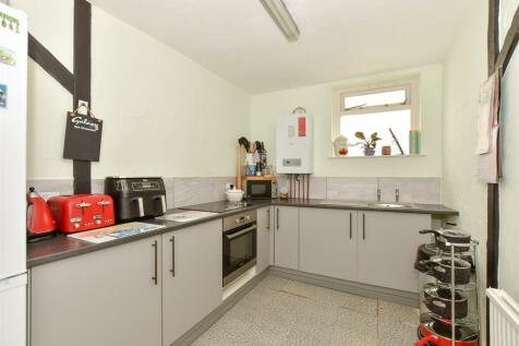 2 bedroom ground floor maisonette for sale