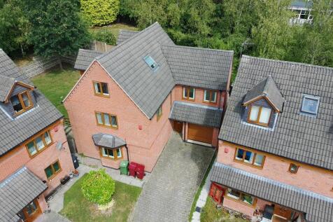 6 bedroom detached house for sale