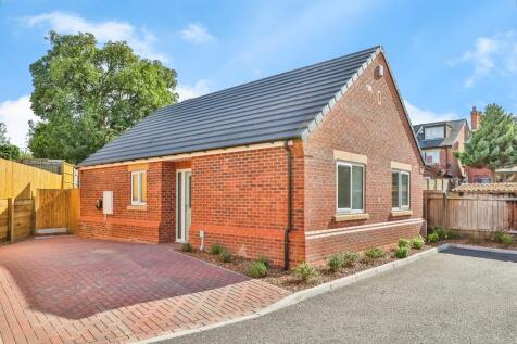 2 bedroom detached house for sale