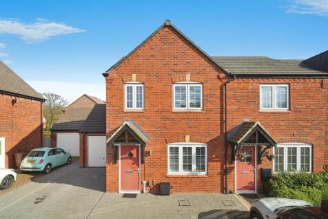 3 bedroom semi-detached house for sale