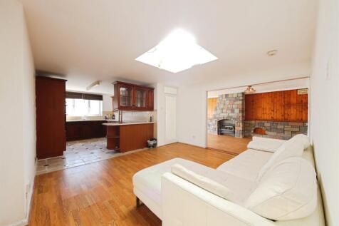 4 bedroom semi-detached bungalow for sale
