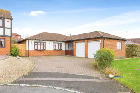 4 bedroom detached bungalow for sale