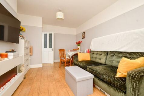 1 bedroom ground floor flat for sale