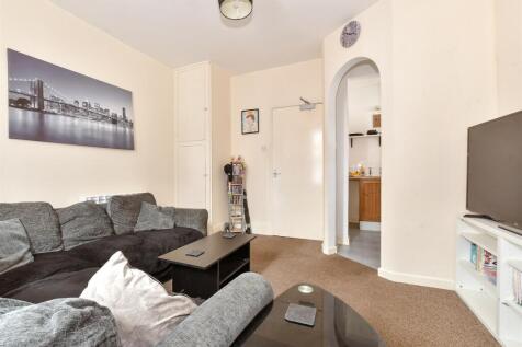 1 bedroom ground floor flat for sale