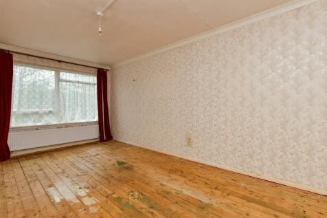 2 bedroom ground floor flat for sale