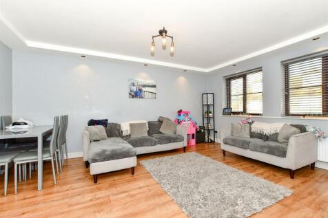 2 bedroom maisonette for sale