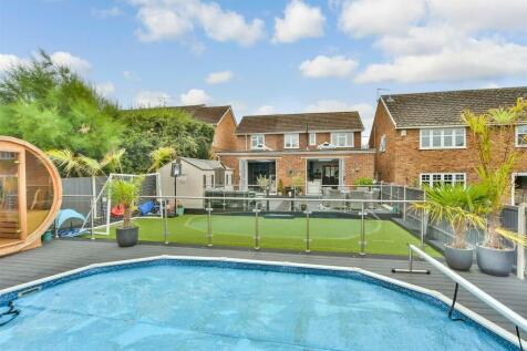 5 bedroom detached house for sale