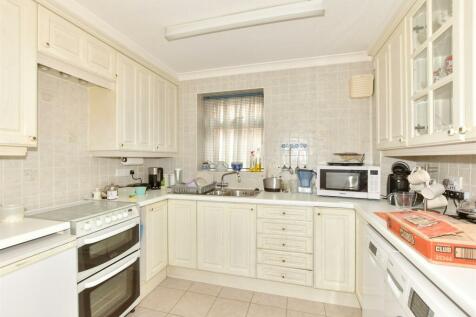 2 bedroom ground floor flat for sale