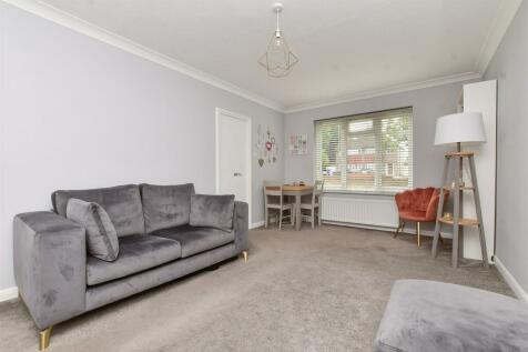 1 bedroom ground floor flat for sale