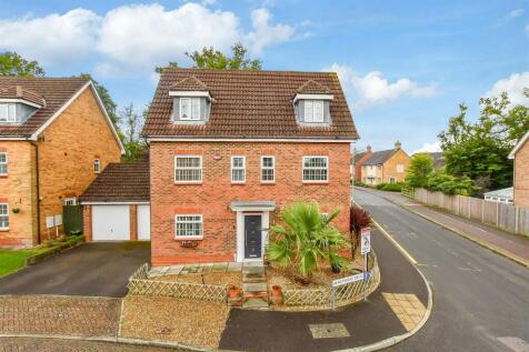 6 bedroom detached house for sale