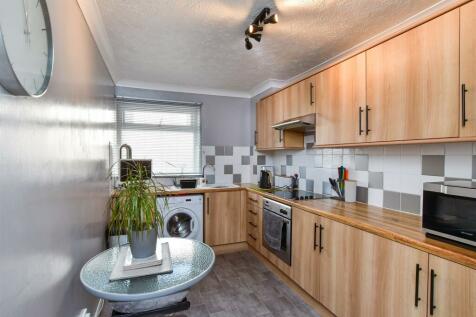 1 bedroom ground floor flat for sale