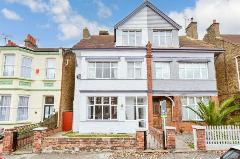 5 bedroom semi-detached house for sale