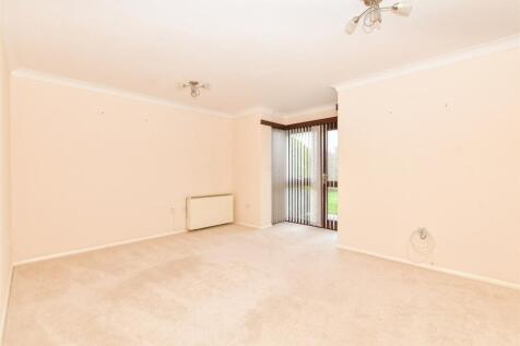 2 bedroom ground floor flat for sale